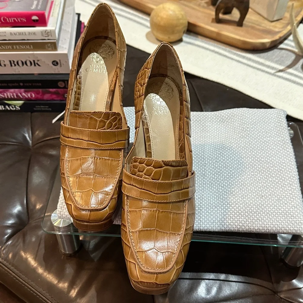 VINCE CAMUTO Mebrana Platform Pump in Brown Embossed Croc, Size 10. EUC Like New